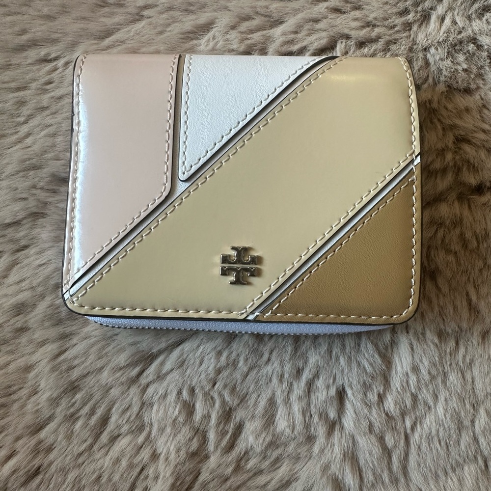 Tory Burch Women's Cream and Tan Wallet
